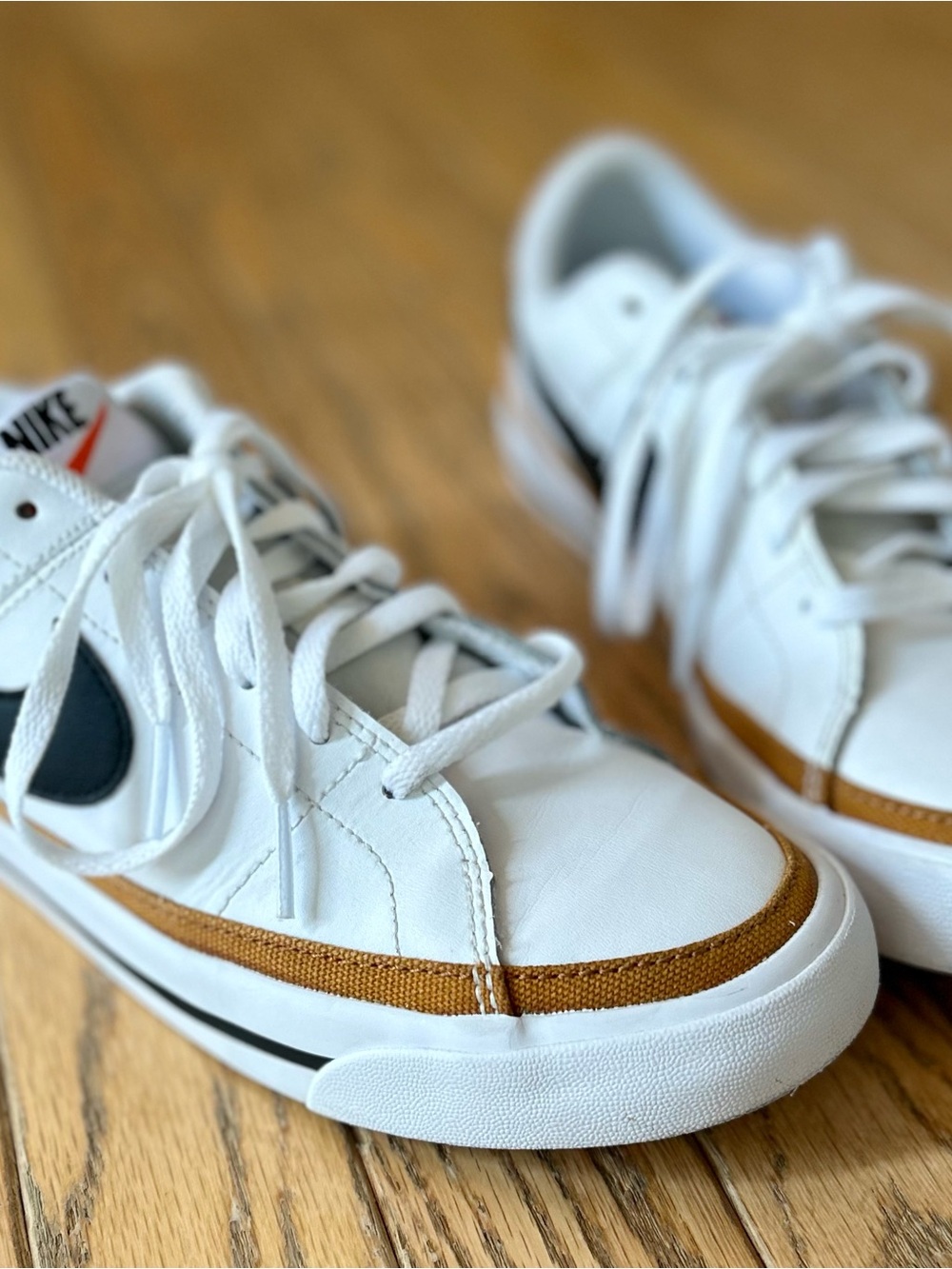 Nike court legacy like new - youth size 6